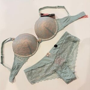 NWT Hunkermoller Lace Bra and Panty Set